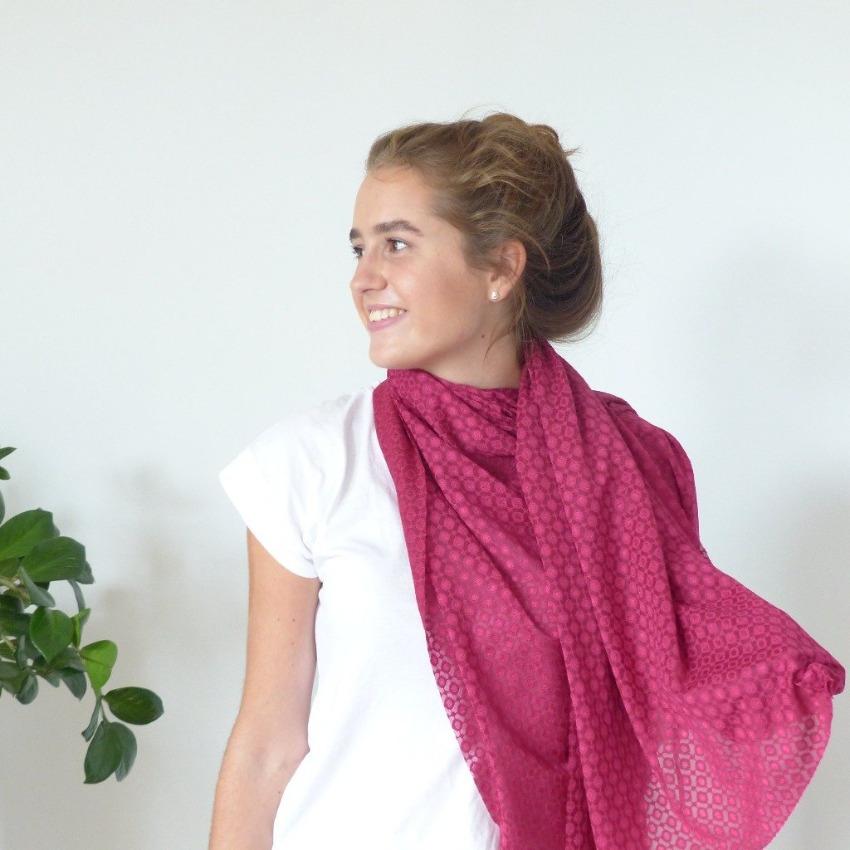 scarf-spotty-grid-red-plum-one-size-us-4029983424615_0.JPG