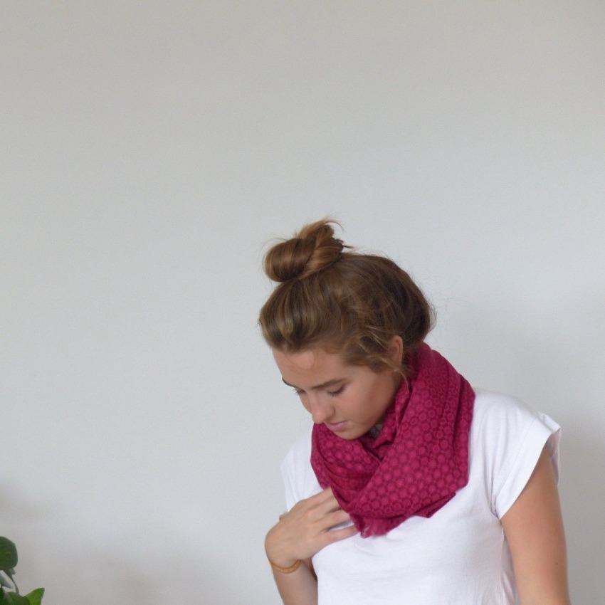 scarf-spotty-grid-red-plum-one-size-us-4029983424615_1.JPG