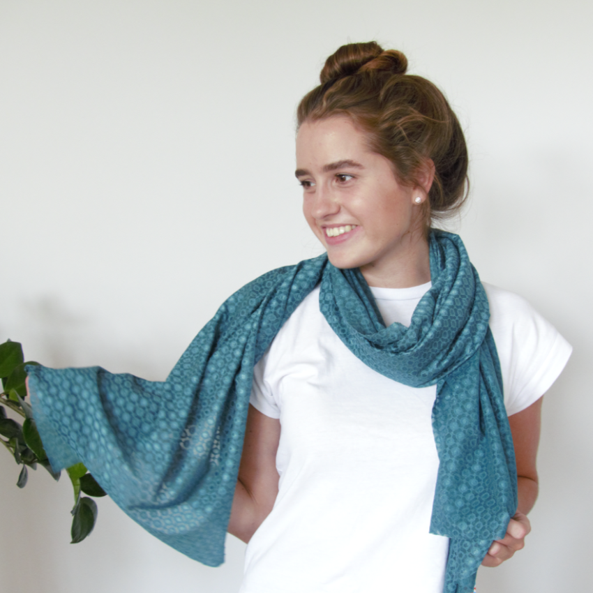 scarf-spotty-grid-tapestry-one-size-us-4029983359079_1.PNG